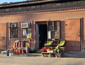 Нелегальные торговые точки в Астрахани не убирают из-за покровительства чиновников