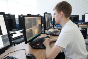 Депутатам поручили информировать многодетных о возможности вернуть 15 тысяч за обучение детей