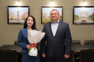 Игорь Мартынов вручил удостоверение мировому судье