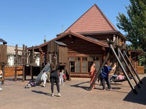 В Астраханском кремле снова открыли детскую площадку