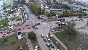 Конфигурация нового светофора у «Планеты» удивила астраханских водителей