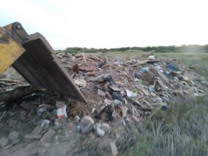 Ущерб природе от свалки под Астраханью оценили в две тысячи рублей