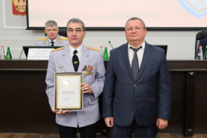 Игорь Мартынов вручил благодарственные письма сотрудникам УМВД РФ по Астраханской области