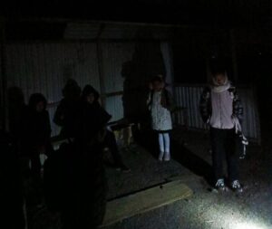 В астраханском селе дети ждут школьный автобус в кромешной тьме