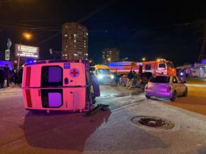 Возле Больших Исад перевернулась машина скорой помощи