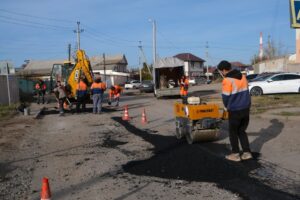 В Астрахани ремонтируют дороги: список улиц большой