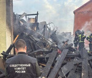 В Астрахани сгорели женщина и четырехлетний ребенок, глава семьи смог спастись