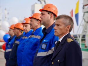 Под Астраханью два года строили высокотехнологичное судно, его передали крупному заказчику