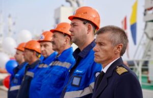 Под Астраханью два года строили высокотехнологичное судно, его передали крупному заказчику