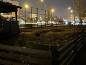 В Астрахани снесли одну из известных детских площадок