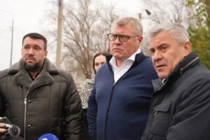 Новые трубы, дома и ремонт больницы: Игорь Бабушкин посетил Нариманов