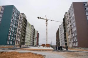 В крупных астраханских поселках строят многоэтажки для детей-сирот