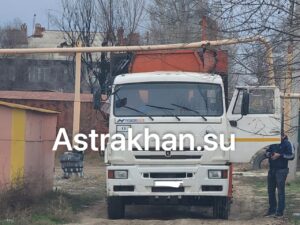 Мусоровоз оставил без газа одну из астраханских улиц