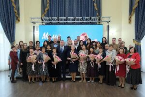 Игорь Бабушкин вручил десяти астраханкам медаль «Материнская слава»