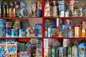 Астраханская «Радость» каждый подарок собирает вручную и с душой