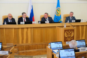 Астраханские депутаты скорректировали региональный бюджет-2025: акцент на соцподдержку, ЖКХ и образование