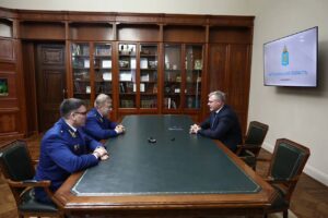 Губернатору Астраханской области представили нового прокурора региона