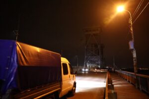 На Старом мосту открыли реверсивное движение: полдня в одну сторону, полдня в другую