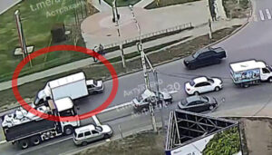 Игнорирование новых знаков привело к жесткой аварии на Николая Островского