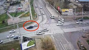 Третий день подряд у парка «Планета» происходят одинаковые аварии