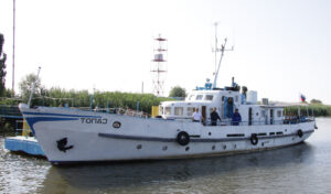 Построенный в Таганроге теплоход «Топаз» ждет масштабный ремонт в Астраханской области