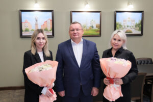 Игорь Мартынов вручил удостоверения мировым судьям