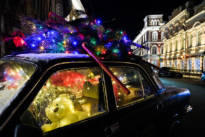 Фото самых новогодних мест Астрахани: от Мостостроя до знаменитого балкона