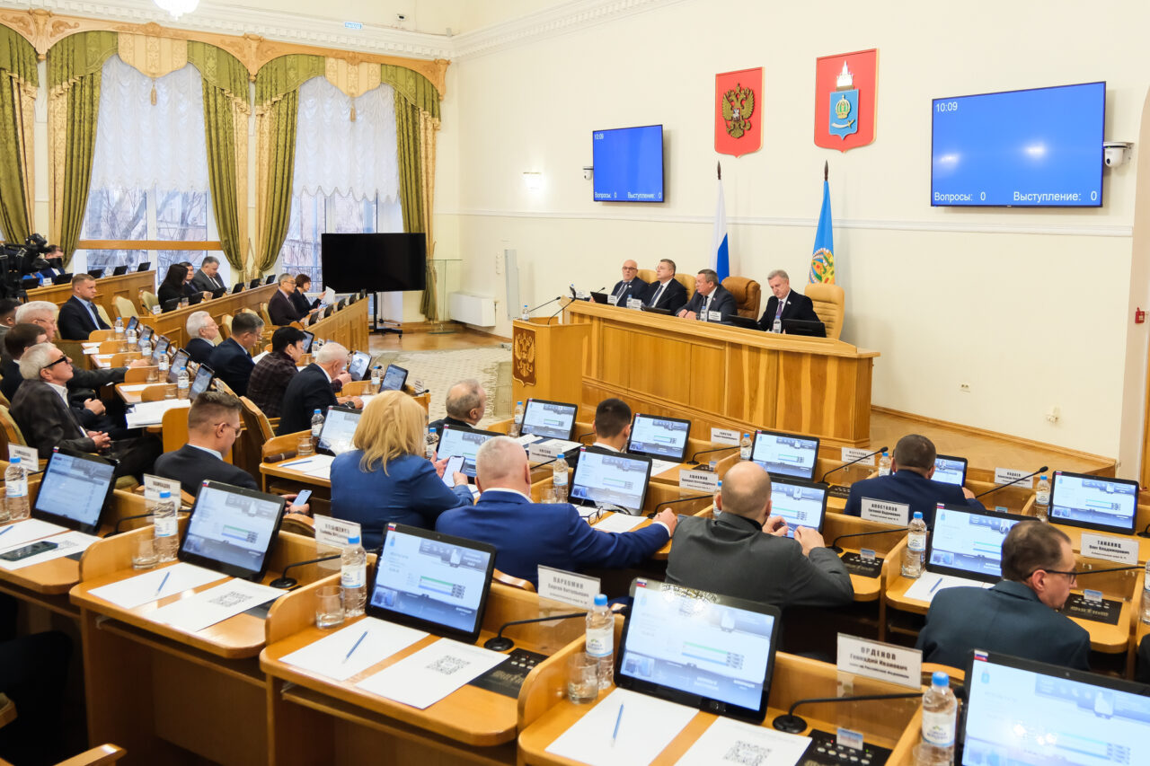 Бюджету Астраханской области на этот год собираются сократить доходы и расходы