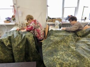 Боец 40 дней выживал в зоне СВО благодаря созданному астраханскими волонтерами пончо