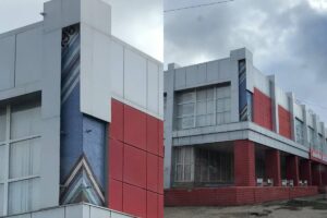 На универмаге в Астрахани внезапно открылась старая мозаика