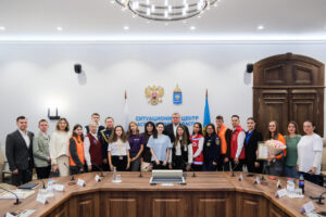 Игорь Бабушкин встретился с астраханскими волонтерами и поздравил их с праздником