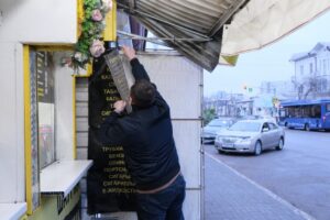 Жилгородок в Астрахани зачистили от скопления нелегальный ларьков