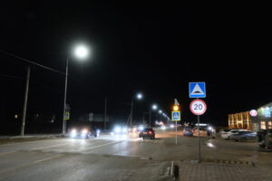На выезде из Астрахани заработало уличное освещение