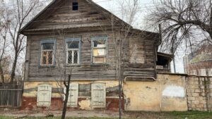 В Астрахани рядом с театром оперы и балета снесут несколько старых домов