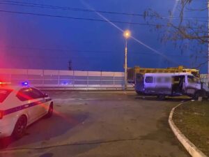 На Аэропортовском шоссе грузовик врезался в маршрутку