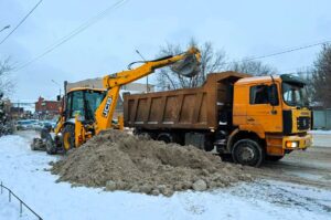 На уборку снега в Астрахани бросили все силы и средства