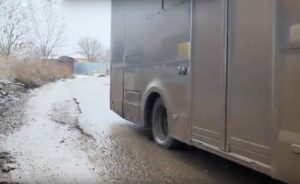 В Астрахани могут возбудить уголовное дело из-за плохой дороги для автобусов