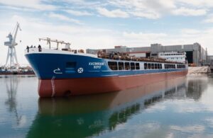 Астраханские судостроители готовятся передать очередной сухогруз заказчику