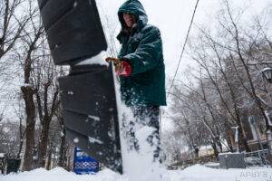 С улиц Астрахани за ночь пропало 450 куборметров снега