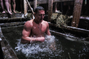 Как астраханцы встретили Крещение Господне: фоторепортаж Дмитрия Дадонкина