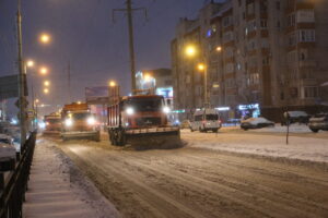 Расчищать снег в Астрахани будут всю ночь