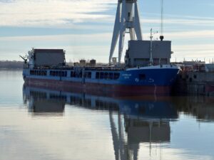 Под Астраханью построили уникальное судно, на нем можно перевозить опасные грузы