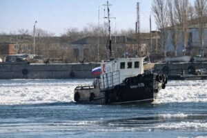 В Икрянинском районе временно работают лишь три паромные переправы