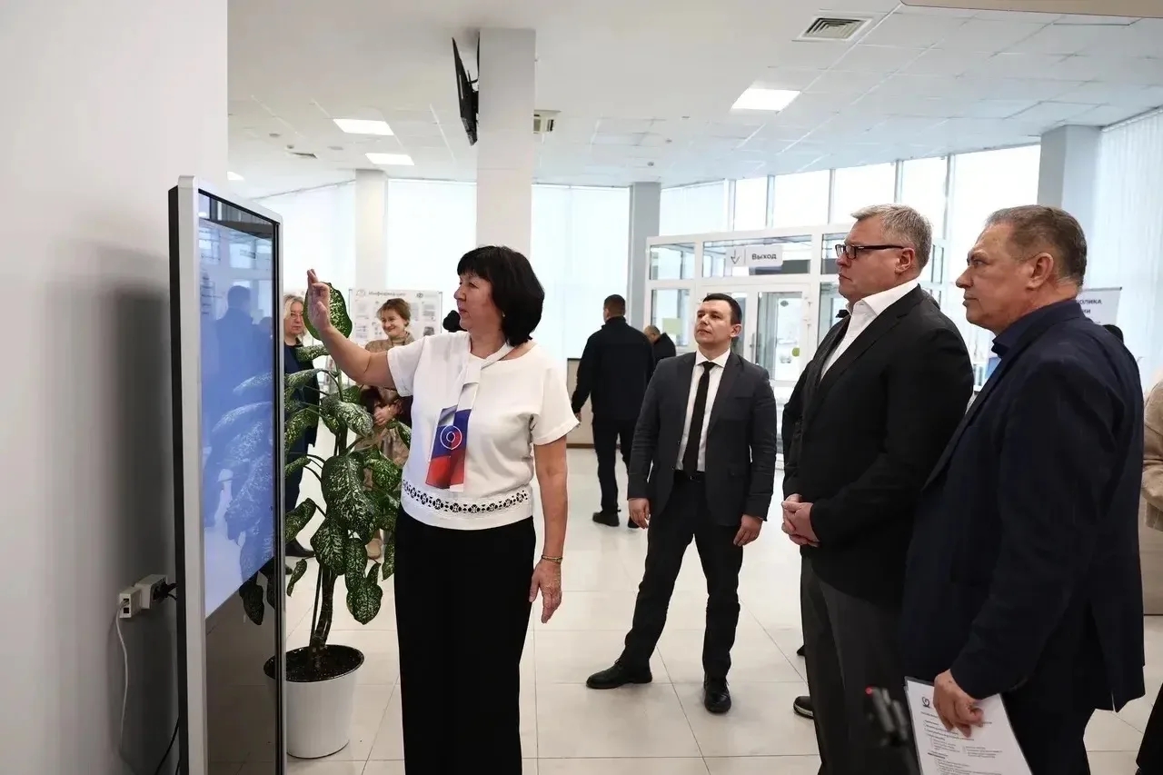 Игорь Бабушкин оценил новый офис клиентской службы Социального фонда в Астрахани