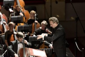 Астраханцев приглашают на симфонический концерт «Путь Героя: честь, любовь, отчаяние…»