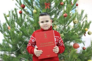 Теплая история: Гене из Мордовии на Новый год подарили Красную книгу Астраханской области