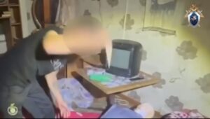 В Астрахани мужчина вонзал нож в своего друга, пока тот не истек кровью