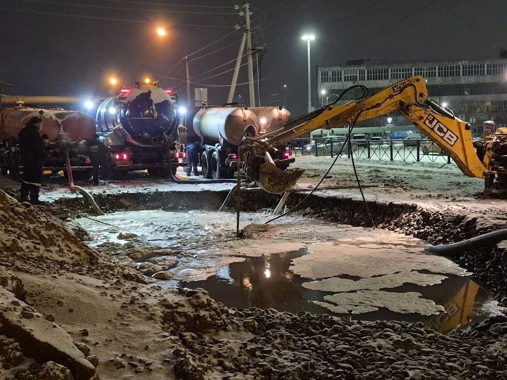 В Астрахани массовые проблемы с водой из-за крупной аварии на водопроводе