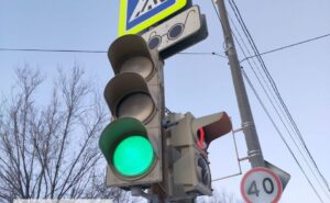 Где в Астрахани появился новый «говорящий» светофор