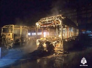 Два автобуса сгорели в Астрахани в автобусном парке